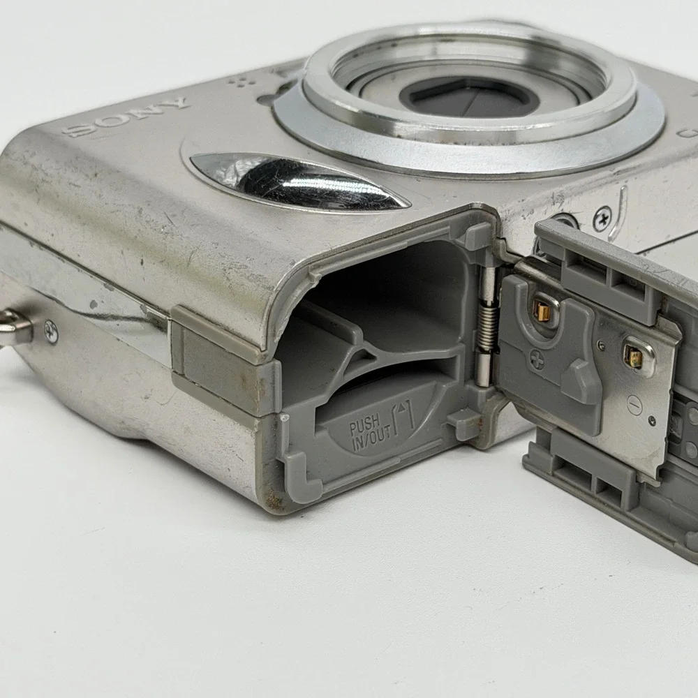 Sony Cyber-shot DSC-W5 Silver 5.1MP Digital Camera 3x Optical Zoom Carl Zeiss